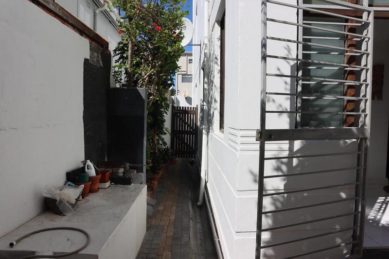 To Let 2 Bedroom Property for Rent in Sea Point Western Cape